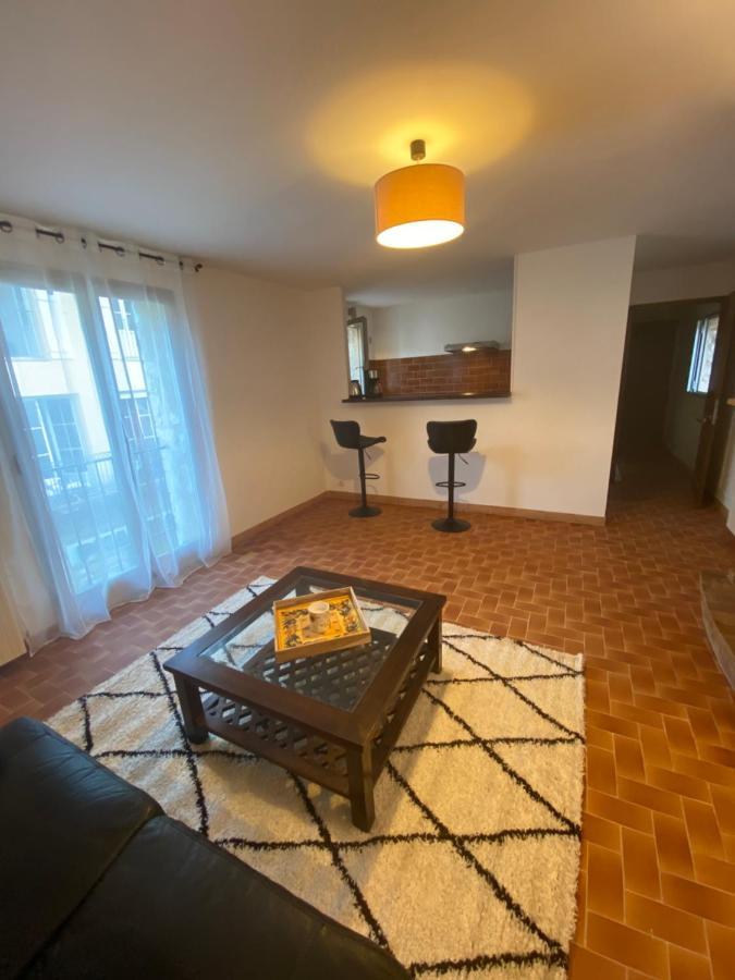 Charmant Appartement Au Coeur Du Village Tourrettes-sur-Loup Exterior photo