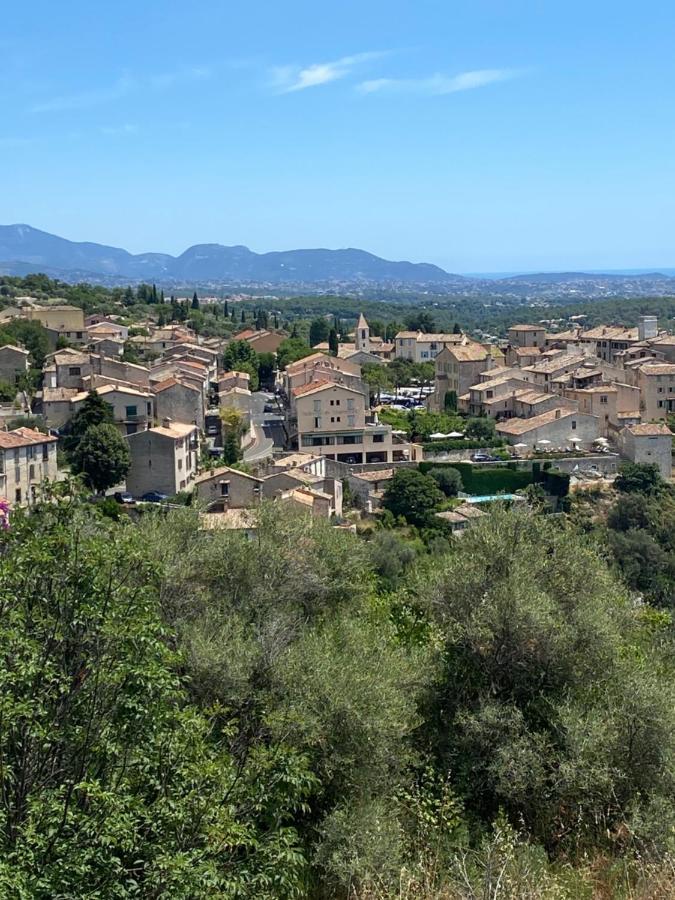 Charmant Appartement Au Coeur Du Village Tourrettes-sur-Loup Exterior photo